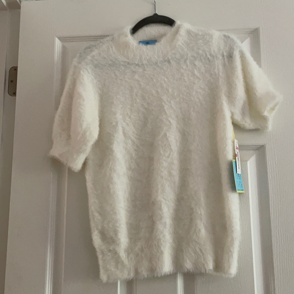 CeCe white fuzzy short sleeve sweater